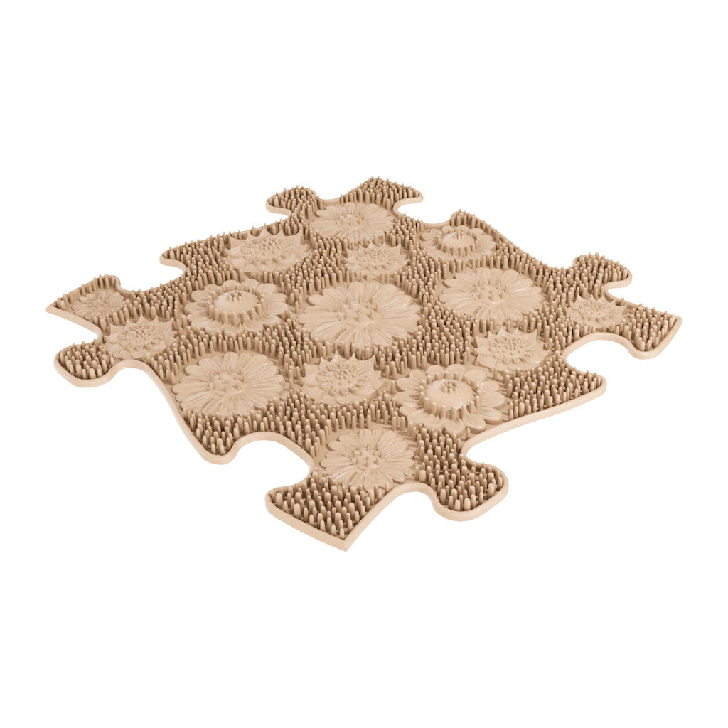 Meadow sensory play mat, soft, in beige